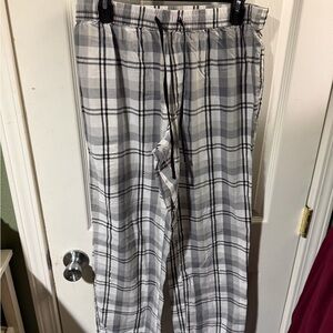 ❣️❄️Secret Treasures Gray Plaid Pajama Pants